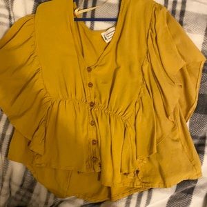 Mustard Button down top.(Loveriche)